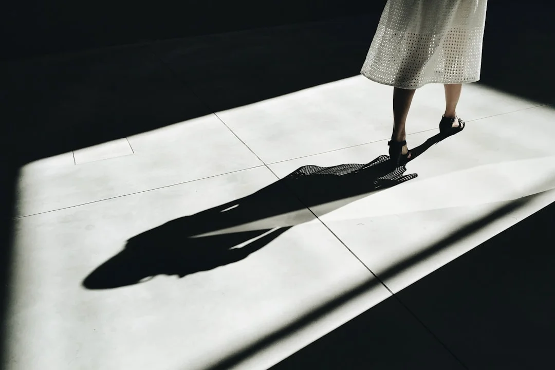 Travail sur l'ombre : intégrer les aspects cachés de la personnalité