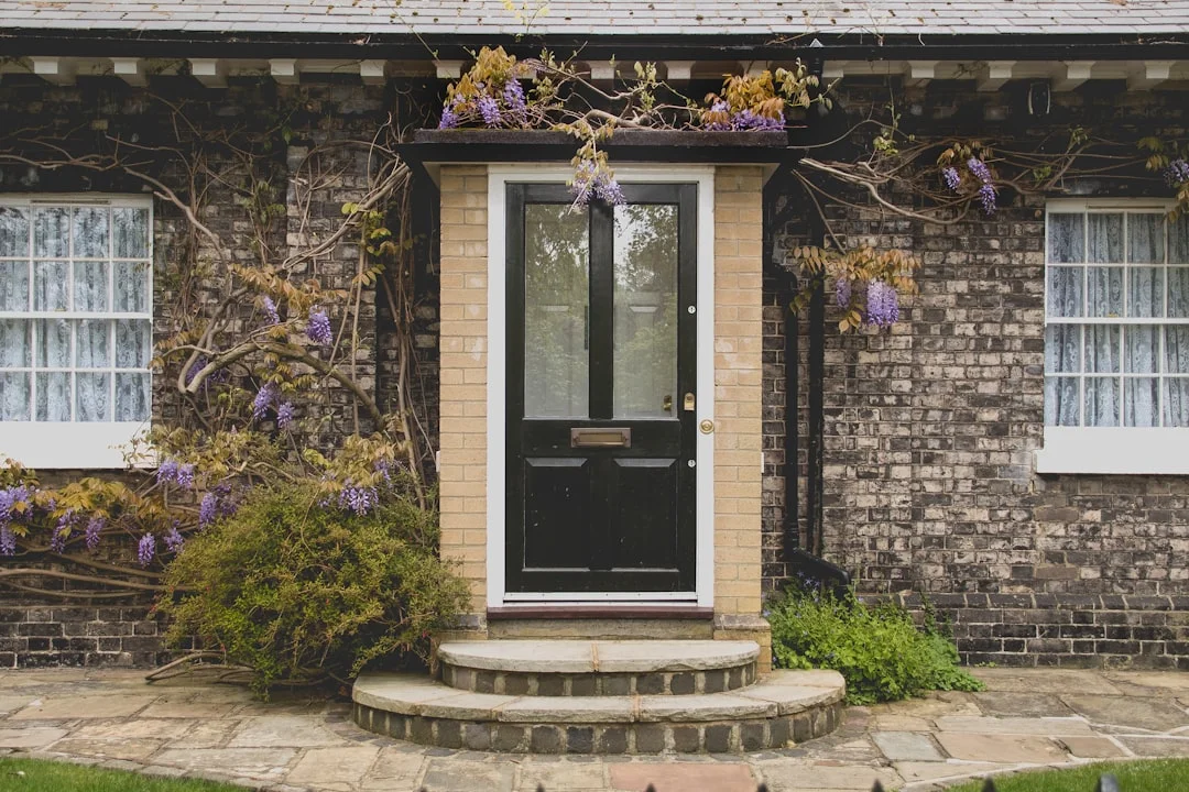 Entrée de la maison à la lumière du jour
