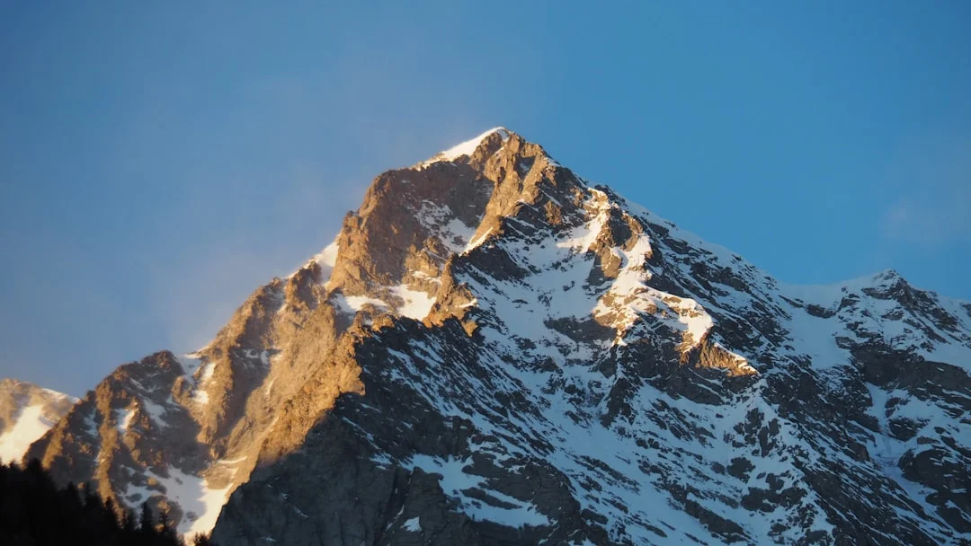 La vetta della montagna come metafora dell'alto potenziale delle figure di riferimento